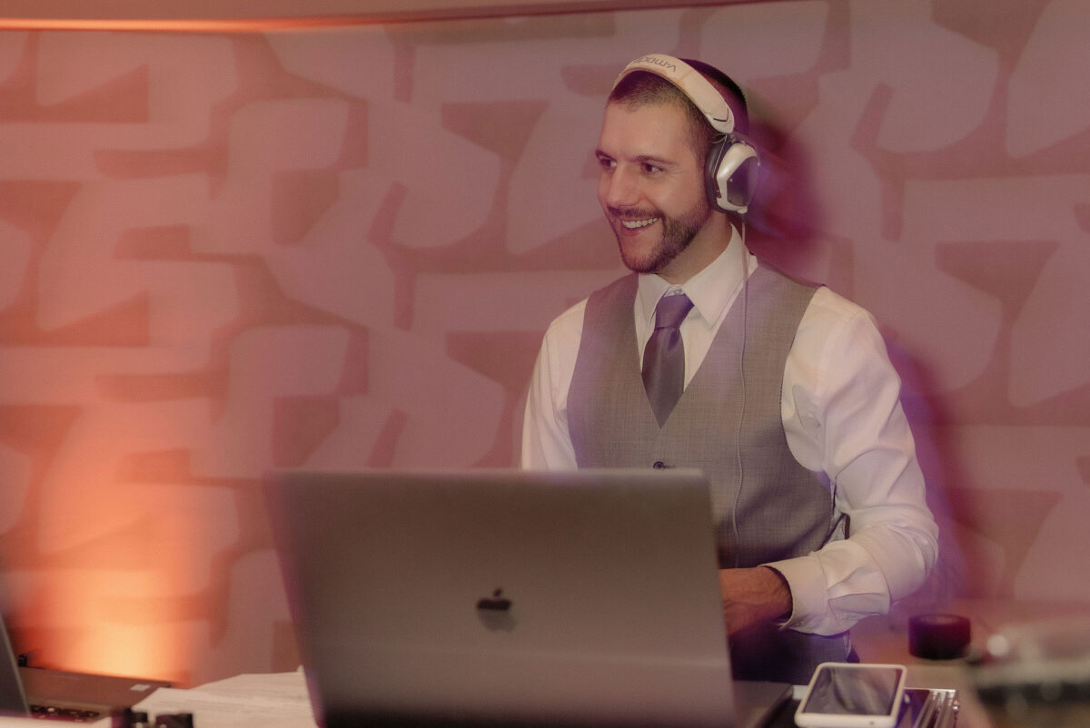 wedding dj at wedding reception at giovanni waters edge
