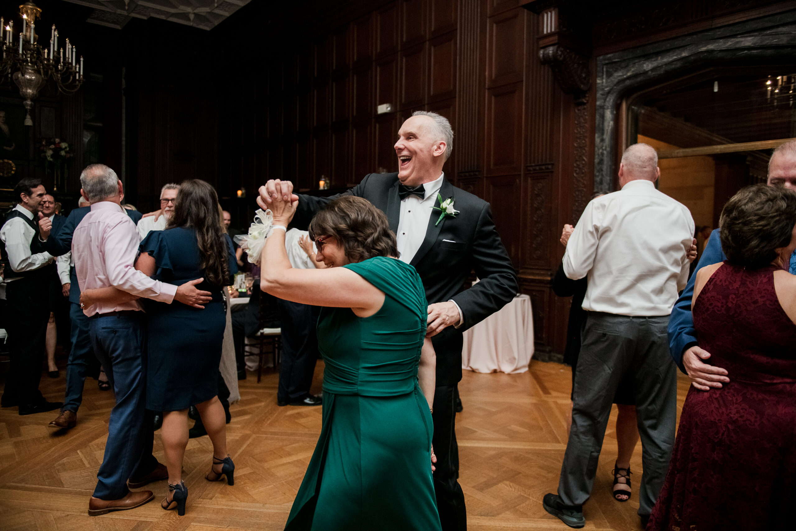 reid castle wedding couple on dance floor