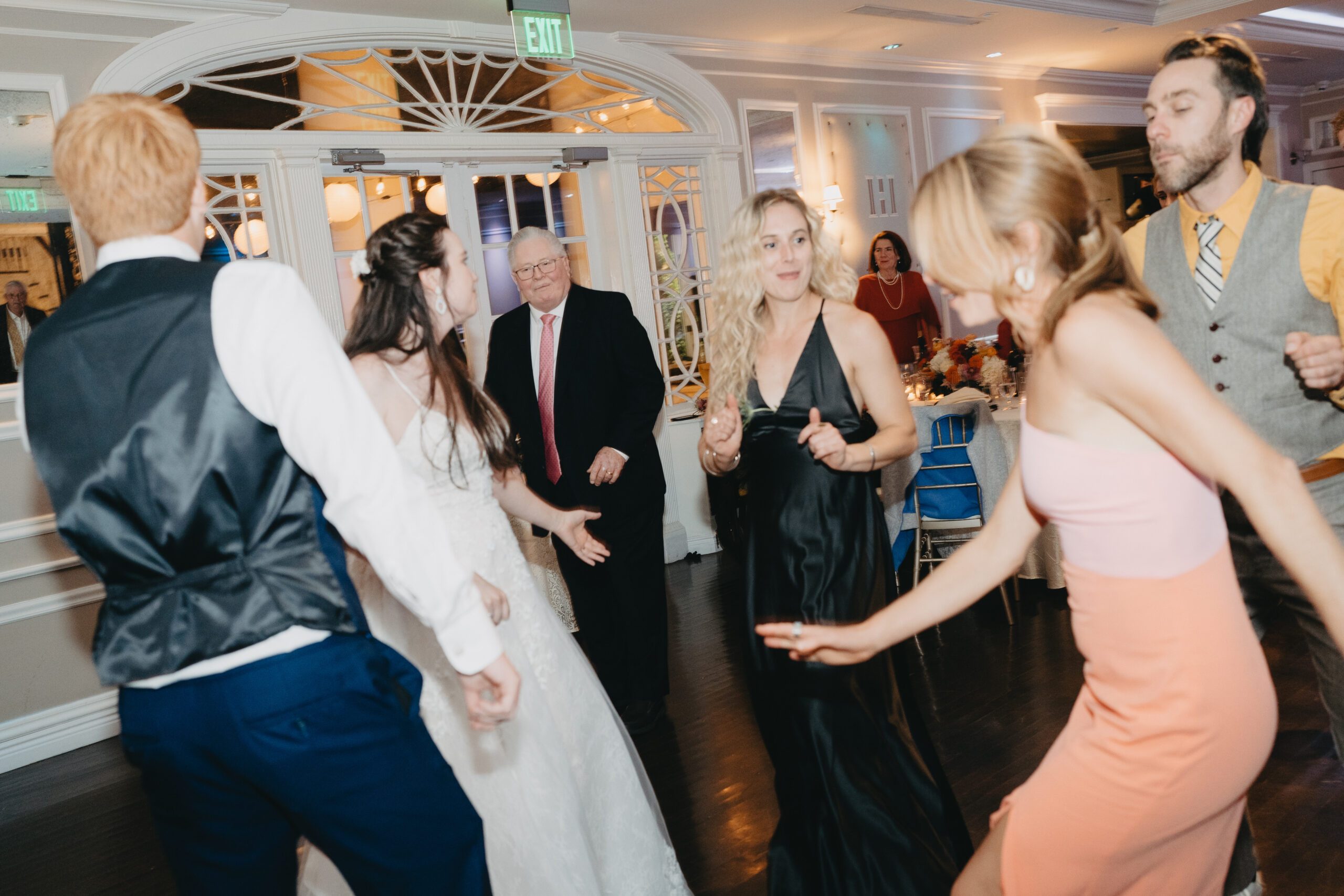 guests on dance floor at briarcliff manor wedding reception