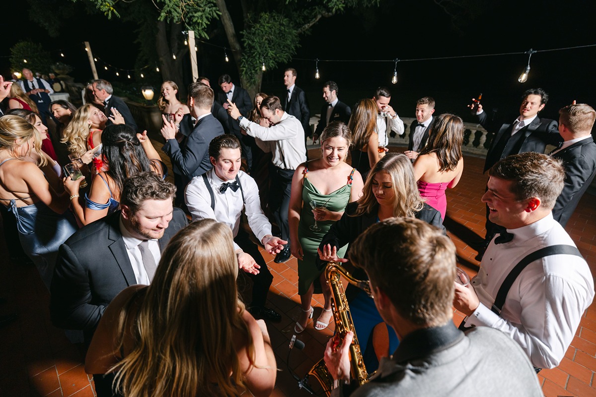 sax player in the middle of the dancefloor at waveny park wedding